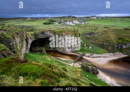 Smoo Höhle, große Höhle kombiniert Meer und Süßwasser-Höhle in der Nähe von Durness, Sutherland, Highland, Schottland, Großbritannien Stockfoto