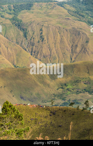 Lake Toba ist ein großer natürlicher See, die Caldera eines supervolcano, in der Mitte des nördlichen Teils von der indonesischen Insel Sumatra. Stockfoto