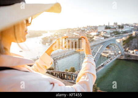 Frau in Porto Stadt reisen Stockfoto