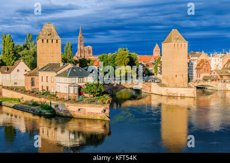 Straßburg, Frankreich. mittelalterliche Brücke Ponts Couverts und Barrage Vauban. Stockfoto