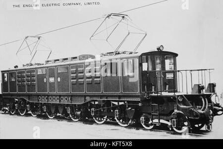 AJAXNETPHOTO. 1920-28 (ca.). Ort unbekannt. - Große elektrische Lokomotive hergestellt von ENGLISH ELECTRIC COMPANY, MÖGLICHERWEISE NACH EINEM AMERIKANISCHEN DESIGN PRODUZIERT VON GENERAL ELECTRIC IN DEN USA. Fotograf: unbekannt © DIGITAL IMAGE COPYRIGHT AJAX VINTAGE BILDARCHIV QUELLE: AJAX VINTAGE BILDARCHIV SAMMLUNG REF: AVL 2673 Stockfoto