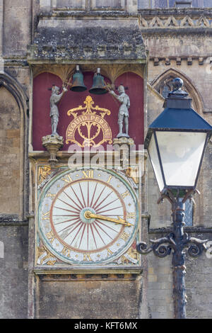 Mittelalterliche Zifferblatt am nördlichen Querschiff der Kathedrale von Wells, Wells, Somerset, England, Vereinigtes Königreich Stockfoto