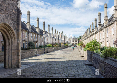 14. Jahrhundert gepflasterten Vikar in der Nähe neben der Kathedrale von Wells, Wells, Somerset, England, Vereinigtes Königreich Stockfoto