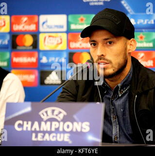 Neapel, Italien. 31 Okt, 2017. Heute abend um den Vesuv Hotel in Neapel gibt es war die Pressekonferenz von Manchester City Trainer Josep Guardiola und Spieler David Silva, die Zweifel der Journalisten über die Liga Champions League morgen gegen Napoli reagiert. in Foto silva Credit: Fabio Sasso/Pacific Press/alamy leben Nachrichten Stockfoto