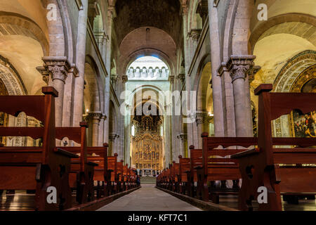 Innere der Alten Kathedrale von Coimbra, alias se Velha, eine romanische Römisch-katholischen Gebäude, das im 12. Jahrhundert begann Stockfoto