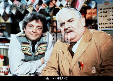 DAVID JASON, RONNIE BARKER, ÖFFNEN SIE ALLE STUNDEN, 1973 Stockfoto