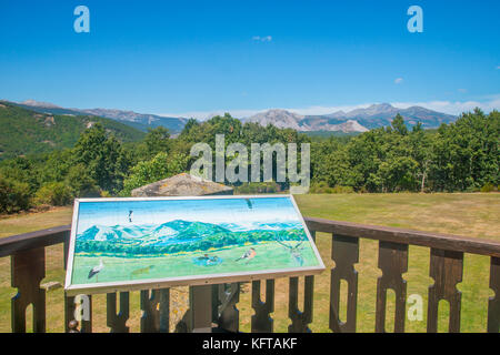 Aussichtspunkt über Montaña Palentina. Parador, Cervera de Pisuerga, Palencia Provinz Castilla Leon, Spanien. Stockfoto