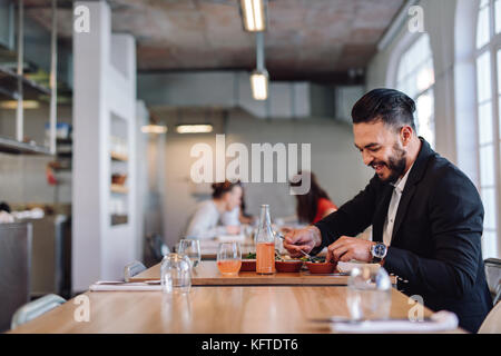 Definitions Of Im Restaurant Zu Mittag Essen Onelook