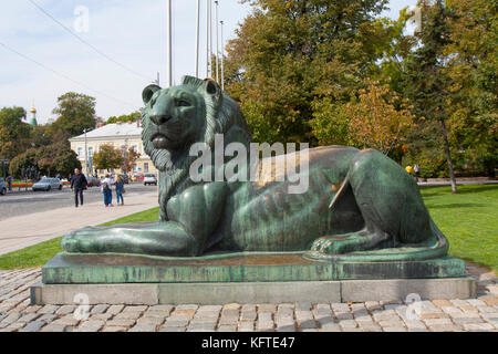 Sofia, Bulgarien - Oktober 06, 2017: Skulptur von Lion auf Alexander-newski-Platz, in der Nähe von Alexander Nevsky Kathedrale, St. Sofia Kirche und Gedächtnis. Stockfoto