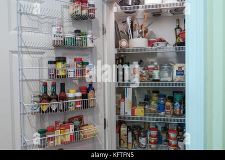 Große begehbare Küche Pantry, USA Stockfoto