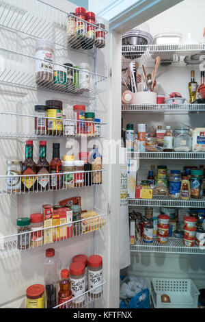 Große begehbare Küche Pantry, USA Stockfoto