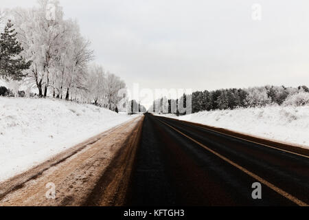 Schnee bedeckte Straße Stockfoto