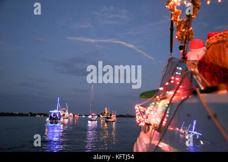 Boote für die Christmas Parade, den Intracoastal Waterway icw in Florida dekoriert Stockfoto