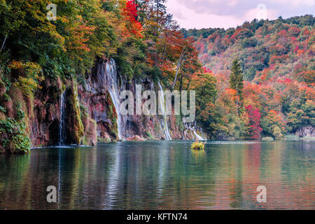 Herbst im See Plitvice Kroatien Stockfoto