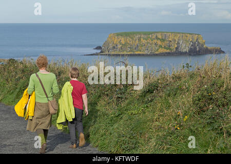 Sheep Island, Carrick-a-Rede Rope Bridge, Ballintoy, Co Antrim, Nordirland Stockfoto