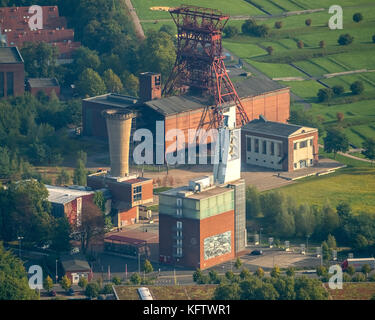 Konsolidierung 3, ehemalige Kolonie, Zechenturm, Wickelturm, Maschinenhaus, Gelsenkirchen, Ruhrgebiet, Nordrhein-Westfalen, Deutschland, Europa Stockfoto