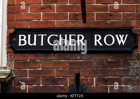 Ungewöhnliche Straßennamenschilder - Butcher Row, Salisbury, Wiltshire, uk Stockfoto