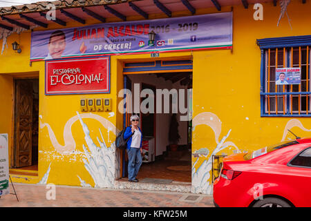 Kolumbien, Südamerika - lebendige Farben auf der Straße Kolumbiens, in der Stadt Nemocón, im Cundinamarca Department