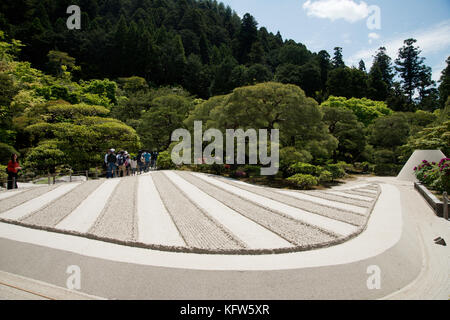 geharkt Sand - Zen Steingarten - Japan Zen Geist inspiriert Anordnung