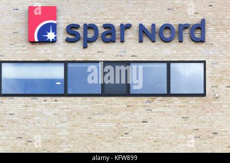 Aalborg, Dänemark - 13. Juli 2017: Spar nord Logo auf einer Wand. spar Nord ist eine Bank in Nordjütland, Dänemark Stockfoto