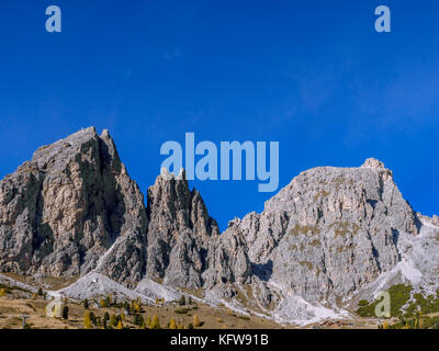 Grödner Joch, Passo Gardena, 2121 m, Puez Gruppe auf der Rückseite, Naturpark Puez Geisler, Dolomiten, Selva di Val Gardena, Südtirol, Trentino - Alto adig Stockfoto