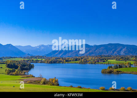 Blick von der Aidlinger Höhe mit See Riegsee, Upper Bavaria, Bayern, Deutschland, Europa Stockfoto