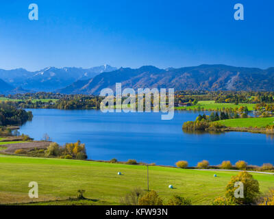 Blick von der Aidlinger Höhe mit See Riegsee, Upper Bavaria, Bayern, Deutschland, Europa Stockfoto