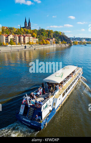 Private Sightseeing Kreuzfahrt Schiff, vor Vysehrad, Prag, Tschechische Republik Stockfoto