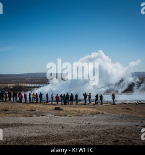 Geysir auf dem Golden Circle touristische Route, Island. Stockfoto