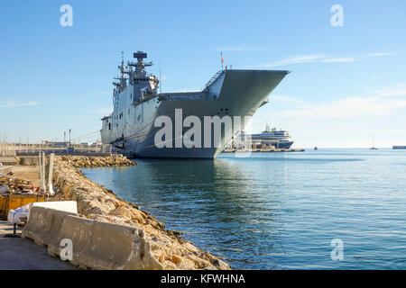 Flugzeugträger, spanischen Schiff Juan Carlos I vertäut im Hafen von Malaga, Andalusien, Spanien. Stockfoto