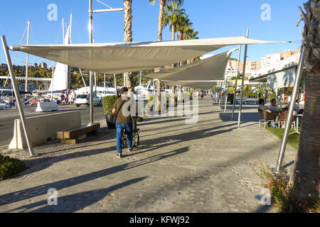 Muelle Uno, Hafen, den Geschäften und Restaurants entfernt, der Hafen von Málaga, Andalusien, Spanien. Stockfoto