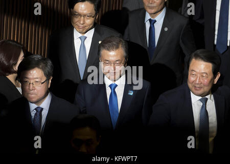 Seoul, Südkorea. 31 Okt, 2017. moon Jae-in, South Korea Präsident, liefert seinen zweiten Zustand der Nation in der Nationalversammlung in Seoul, Südkorea, am Mittwoch, 24.11. 1, 2017. Credit: seongjoon Cho über Pool/zuma Draht/alamy leben Nachrichten Stockfoto