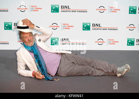 Rom, Italien. 01 Nov, 2017. Ian mckellen besucht bin ckellen: Spielen des Teil 'Fotoshooting im 12 Rom film fest im Auditorium Parco della Musica am 1. November 2017 in Rom, Italien. Credit: geisler - fotopress/alamy leben Nachrichten Stockfoto