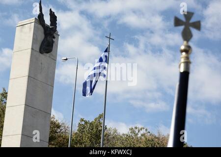 Arnea, Chalkidiki, Griechenland. November 2017. Erklärung der Unabhängigkeit Arneas Stadt von Turkien bei 1912.Litany für das Denkmal zweier orthodoxer Heiligen, die Kosmas und Damianos nannten und am selben Tag den Jahrestag der Unabhängigkeit der Stadt von Turkien mit 1912 Credit: Giorgos Zachos/SOPA/ZUMA Wire/Alamy Live News feiern Stockfoto