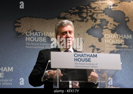 London, Großbritannien. 1 Nov, 2017. Gjorge Ivanov, Präsident der Republik Mazedonien, spricht über die Herausforderungen seines Landes von den hohen Niveaus der Migration gegenübergestellt hat, im Chatham House in London am 1. November 2017. Quelle: Dominic Dudley/Alamy leben Nachrichten Stockfoto