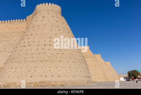 Wand des massiven Lade Festung, in der Stadt Buchara, Usbekistan befindet. Stockfoto