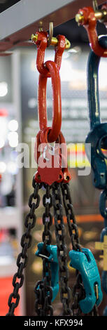Industrie Stahl Kette mit Haken; selektive Fokus Stockfoto