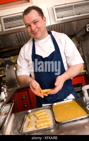 Chef Nigel Godwin im Gleichgewicht Restaurant, Fawsley Hall Hotel & Spa, Daventry, Northamptonshire. Stockfoto