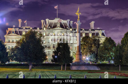September 12, 2017, Washington, Dc, USA: die Eisenhower Office Building leuchtet in der Nacht nimmt auf eine gespenstische Ton. Stockfoto