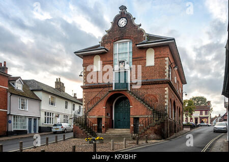 Die Shire Hall über den Hügel, Woodbridge, Suffolk, Großbritannien. Stockfoto