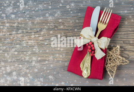 Weihnachten gold Besteck mit Schneeflocken Hintergrund. Stockfoto