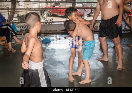 Kindertraining, Muay thai, Panto Gym, Bangkok, Thailand Stockfoto