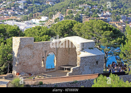 Bleibt der gotischen Kirche des Hl. Vinzenz, in der Altstadt von Tossa de Mar, Spanien Stockfoto