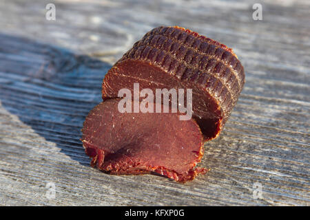 Geräuchertem Walfleisch aus der Minkewal (Balaenoptera acutorostarta), reine, Lofoten, Norwegen Stockfoto