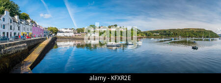 Hafen von Portree auf der Insel Skye, Schottland, Vereinigtes Königreich Stockfoto