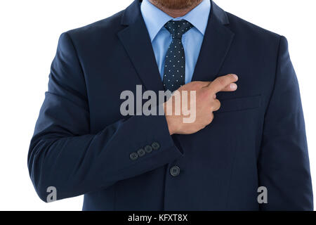 Im mittleren Abschnitt der Geschäftsmann seine Finger halten gekreuzt Stockfoto