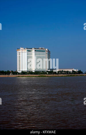 Das neue Sokha Phnom Penh Hotel and Residence ist eine der neuen und modernen Ergänzungen von Phnom Penh, Kambodscha. Stockfoto