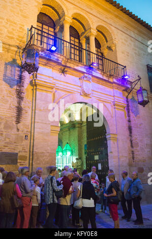 Warteschlange für Equestrian Show im Marstall, 1567 Caballerizas Reales, Córdoba, Andalusien, Spanien Stockfoto