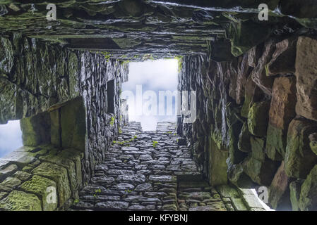 Castle Semple, lochwinnoch, Schottland - Oktober 28, 2017: Nature Trail im Castle Semple, beinhaltet auch die Ruine der Burg semple Kirche Dies ist die Stockfoto