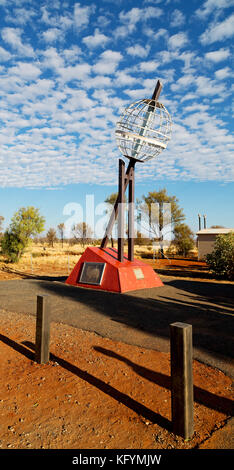 In Australien das Denkmal des Wendekreises des Steinbocks und Wolken Stockfoto